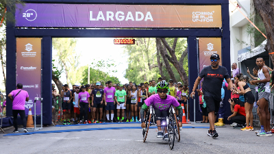 A competição conta com provas de 5km, 10km e uma exclusivamente para pessoas com deficiência  (Foto: Ares Soares)